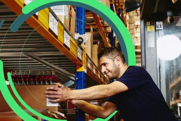 Poll: American workers give priority to career security to work from a distance