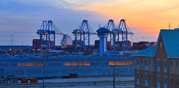 Discussion of the Port of Virginia Port Authority on semi -automatic cranes